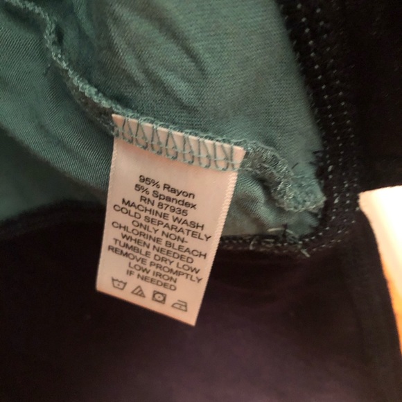 Logo by Lori Goldstein LS v-neck color block S - Picture 4 of 5